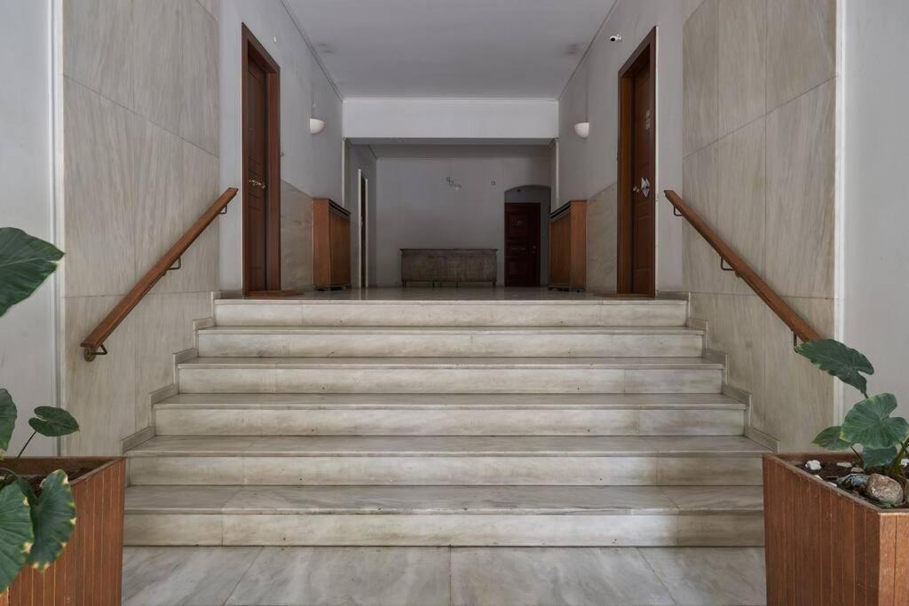 Апартаменти Little Gem: Modern Urban Retreat Афіни Екстер'єр фото